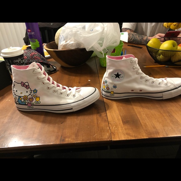 Size 9 Hello kitty converse limited edition vnds - Picture 4 of 5